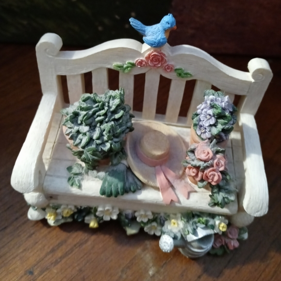 San Francisco Music Co.Bench Music Box &Tyndale- Ceramic Heavy Basket Vintages. - Picture 13 of 16